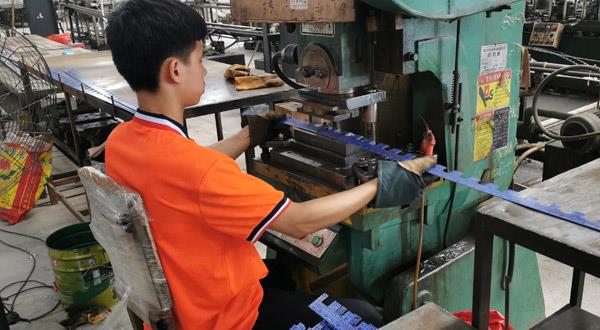 專業設備，沖壓成型